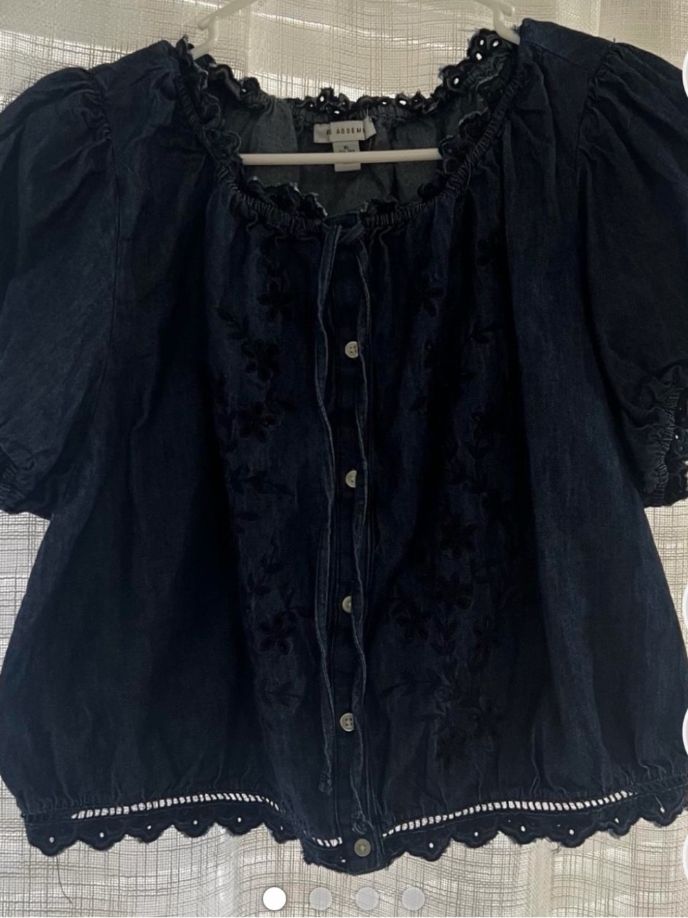 Free Assembly Women’s Blue Puff-tie-Sleeve Blouse with scalloped accents